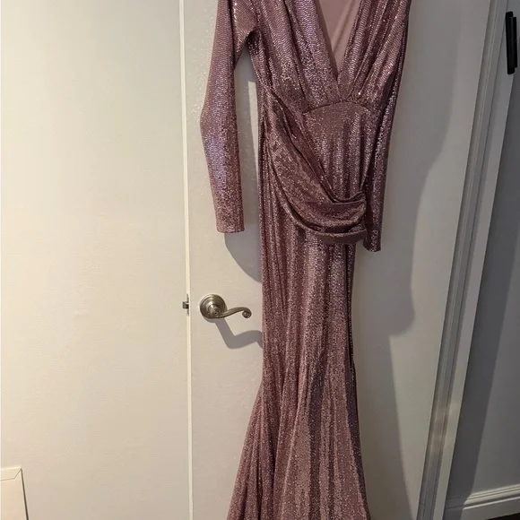 NEW Issue New York elegant pink metallic sequin Evening Gown - Picture 4 of 5